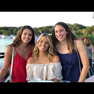 Meet your Posher, Caroline